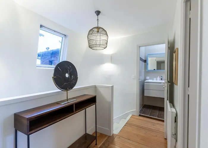 Luxurious 2 Bedroom Duplex On Place Morny