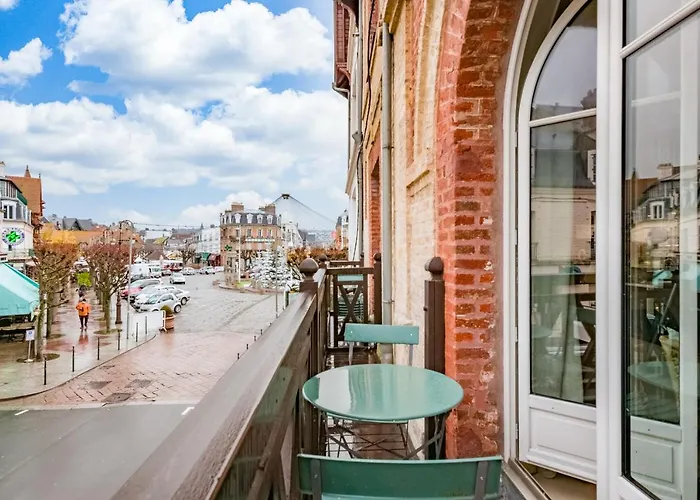 Luxurious 2 Bedroom Duplex On Place Morny * Deauville