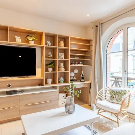 Luxurious 2 Bedroom Duplex On Place Morny * Deauville