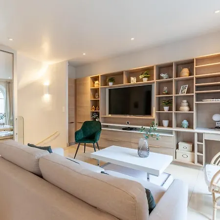 Luxurious 2 Bedroom Duplex On Place Morny *