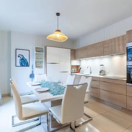 Luxurious 2 Bedroom Duplex On Place Morny Lägenhet *