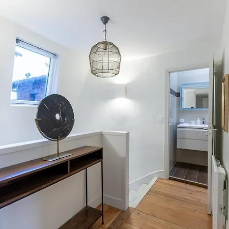 Luxurious 2 Bedroom Duplex On Place Morny