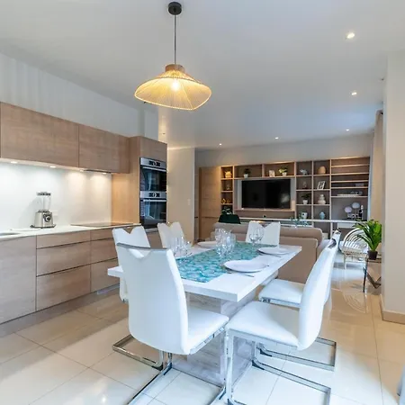 Luxurious 2 Bedroom Duplex On Place Morny Apartament *