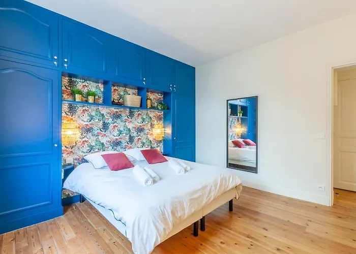 Appartement Beau Duplex - De Gamme Place Morny - 75m2 *