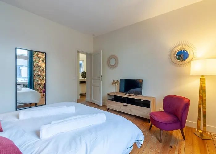 Luxurious 2 Bedroom Duplex On Place Morny *